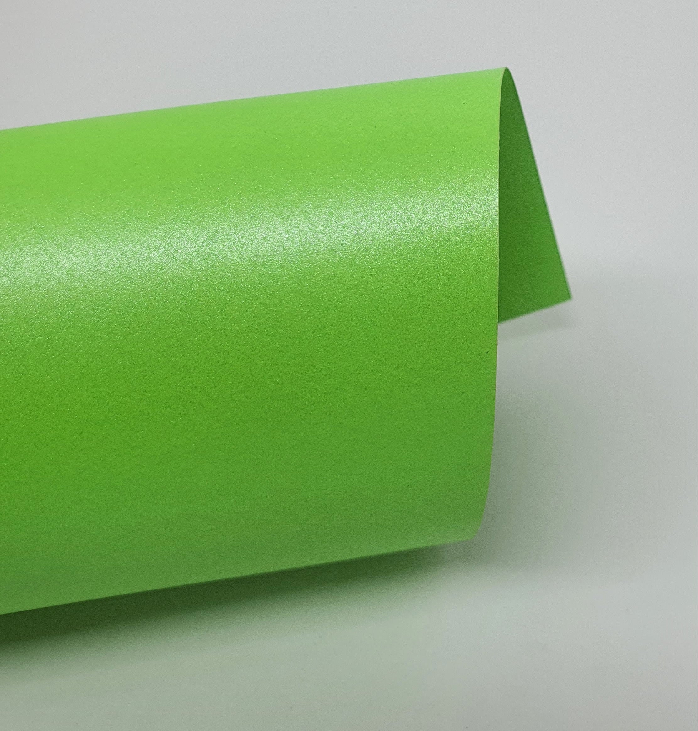 Papel Perolado Neon Verde (Colorido Na Massa) 20 folhas A4 - 180g